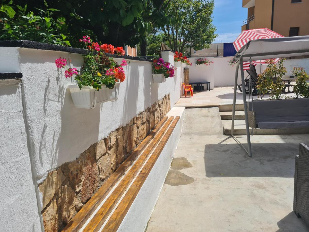 פורץ Apartments Jukic מראה חיצוני תמונה