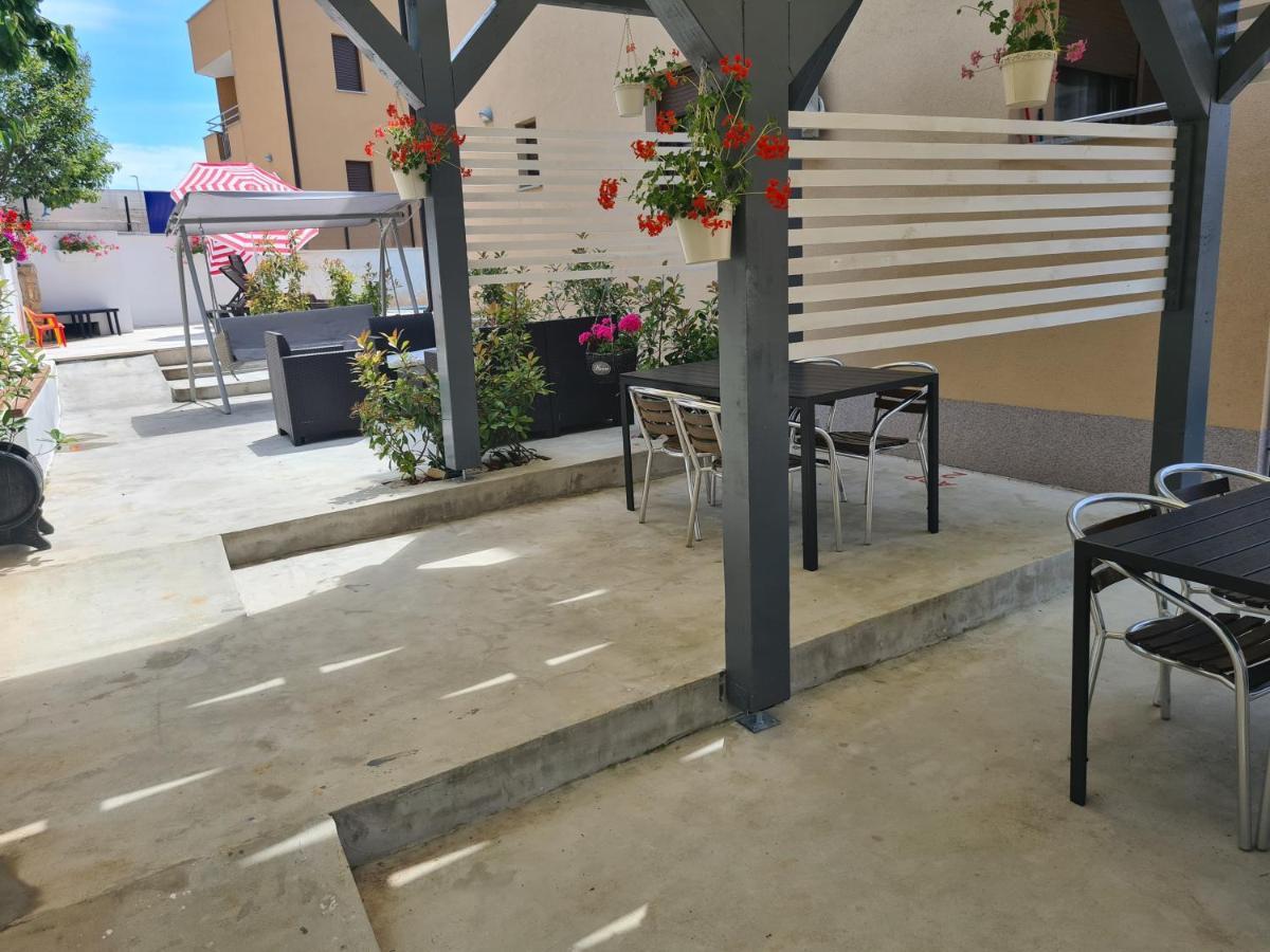 פורץ Apartments Jukic מראה חיצוני תמונה