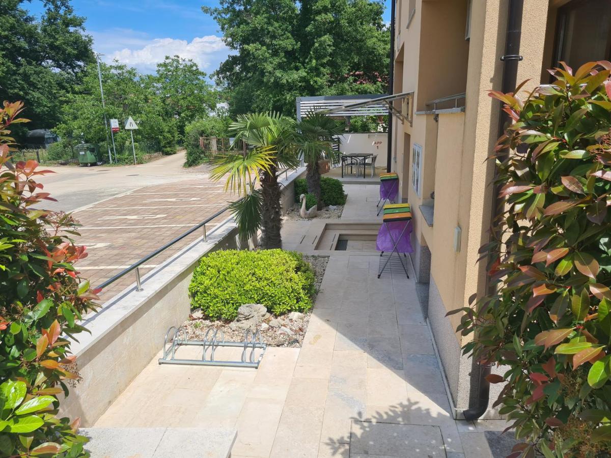 פורץ Apartments Jukic מראה חיצוני תמונה