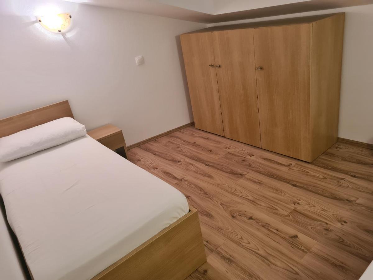 פורץ Apartments Jukic מראה חיצוני תמונה