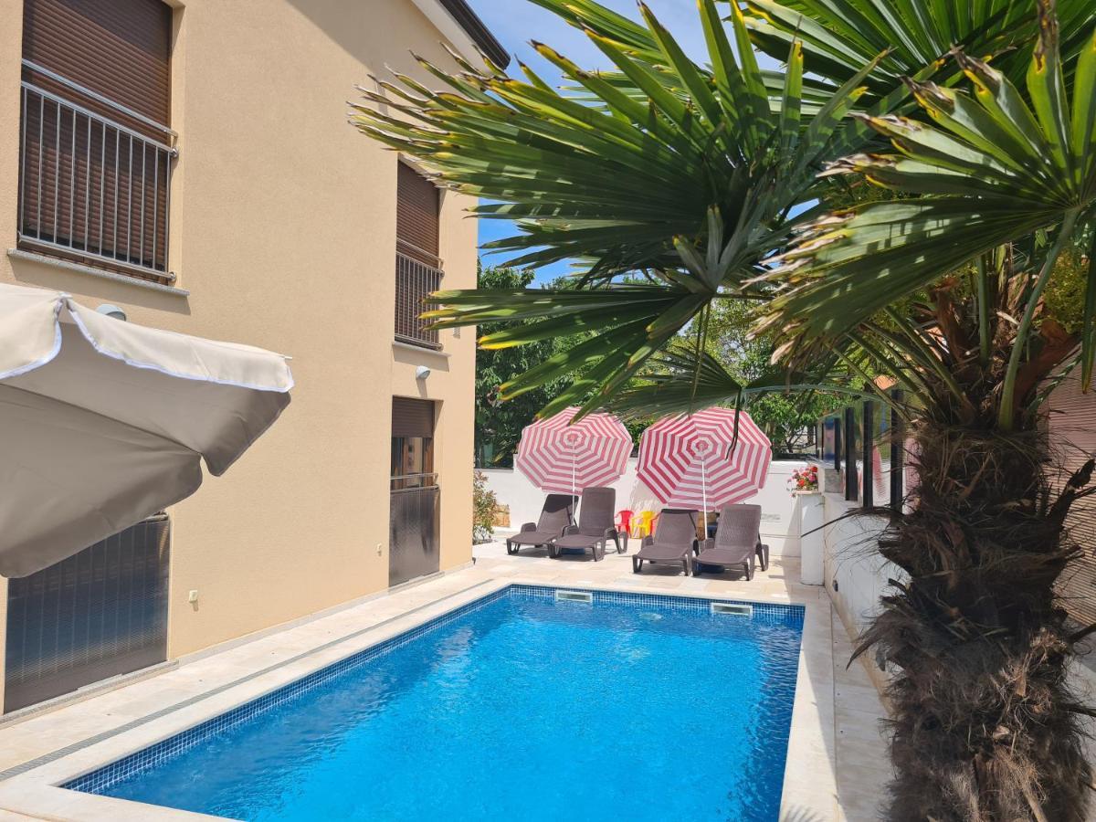 פורץ Apartments Jukic מראה חיצוני תמונה