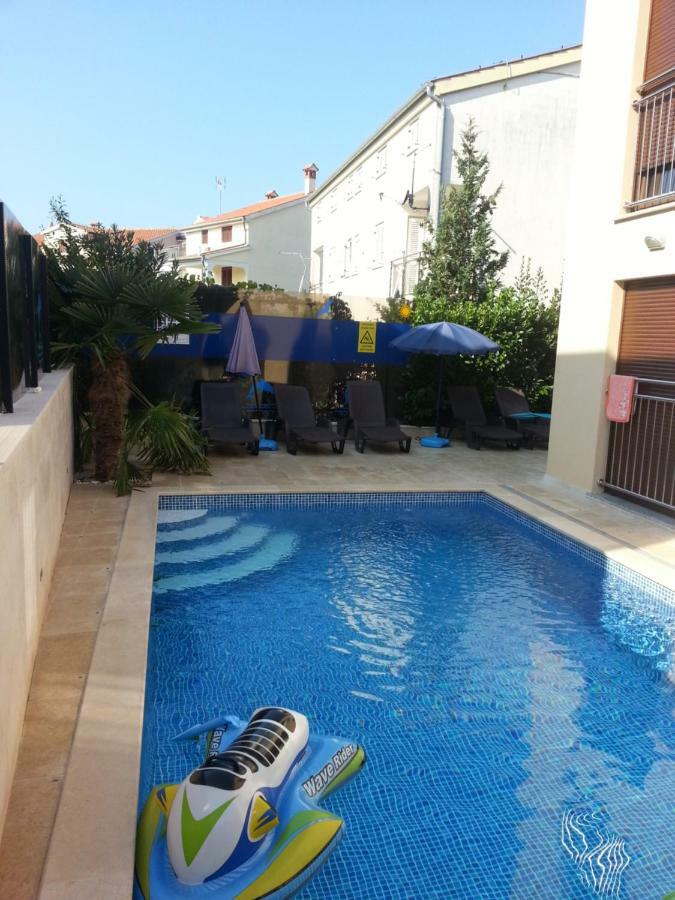 פורץ Apartments Jukic מראה חיצוני תמונה