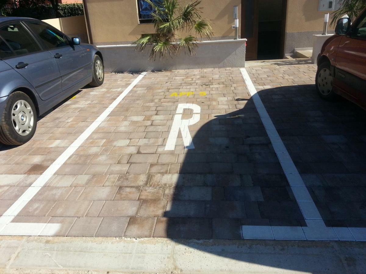 פורץ Apartments Jukic מראה חיצוני תמונה