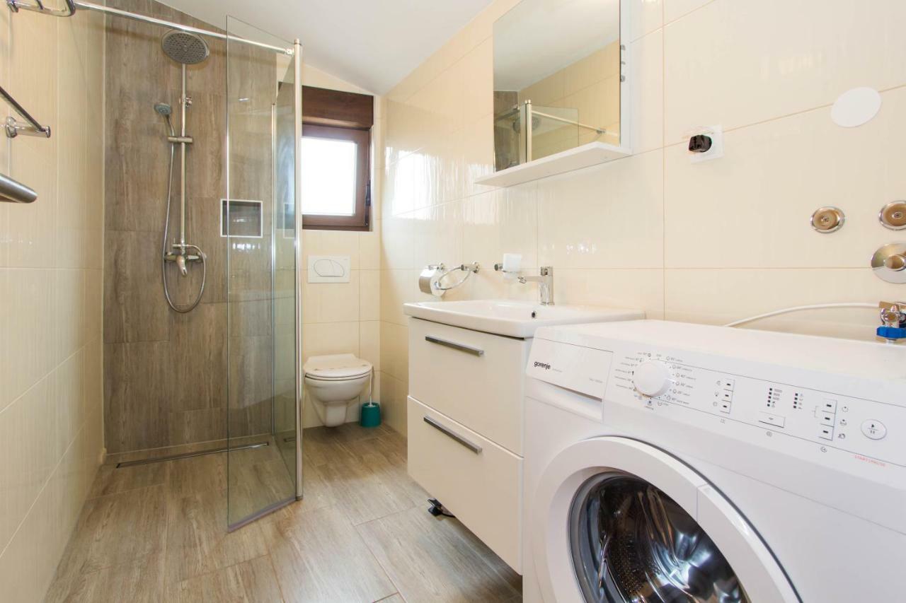 פורץ Apartments Jukic מראה חיצוני תמונה
