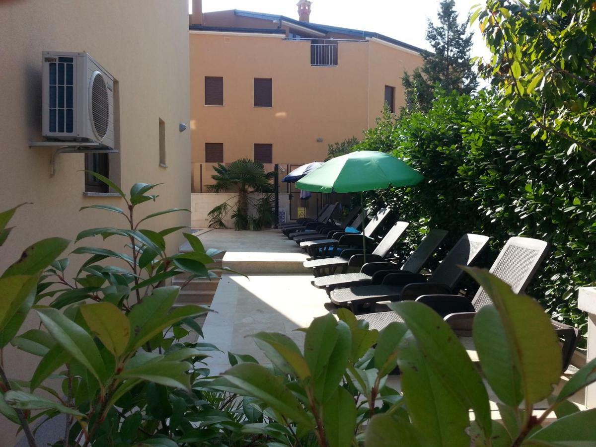פורץ Apartments Jukic מראה חיצוני תמונה