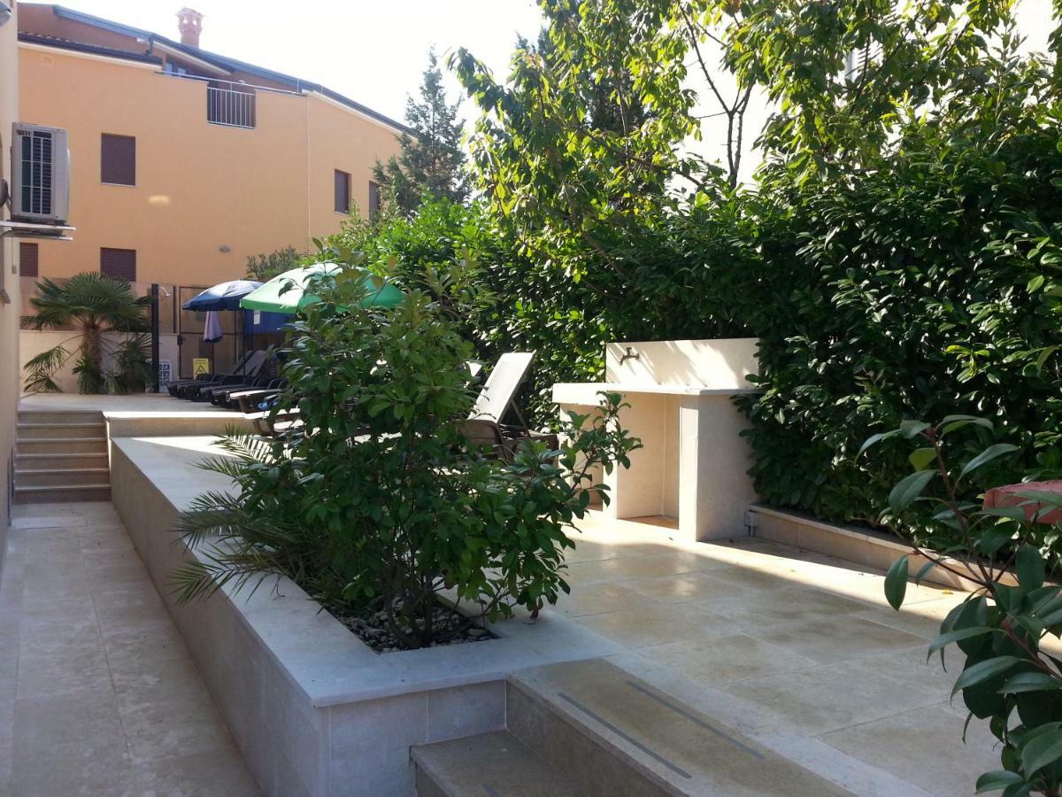פורץ Apartments Jukic מראה חיצוני תמונה